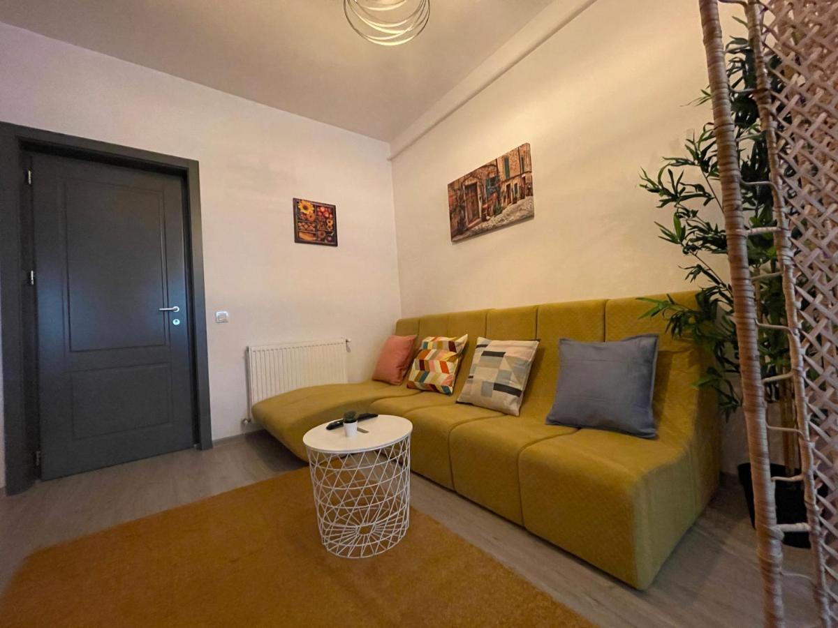 Apartment Near Palas Mall ยาช ภายนอก รูปภาพ